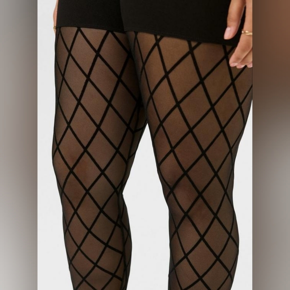 TORRID Premium Leggings Diamond Mesh Size 2 - Picture 3 of 10